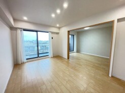 ご家族みんながゆったりくつろげる広々リビング。
