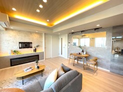 ご家族みんながゆったりくつろげる広々リビング。