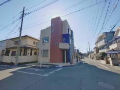 前面道路含む外観