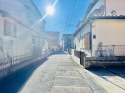 前面道路含む外観