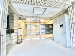 エントランス中
