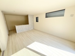 2号棟 穏やかな光が満ち、落ち着いた暮らしを彩る
