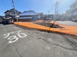 前面道路含む外観