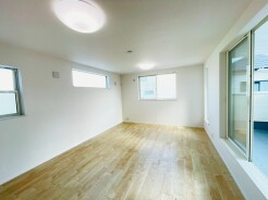 ご家族みんながゆったりくつろげる広々リビング。
