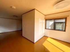 ご家族みんながゆったりくつろげる広々リビング。
