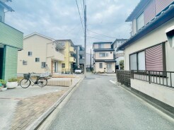 前面道路含む外観