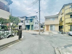 前面道路含む外観