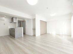 ご家族みんながゆったりくつろげる広々リビング。
