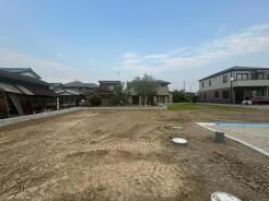 5号地 JR京浜東北・武蔵野線「南浦和」駅東口徒歩１分、提携駐車場もあります。エステート白馬南浦和店までお気軽にお問い合わせください。

