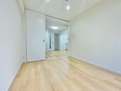 木の温もりを感じる、心地よい広がりを持った空間