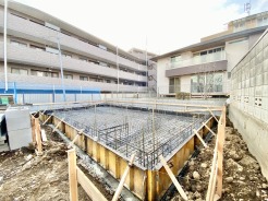 1号棟 JR京浜東北・武蔵野線「南浦和」駅東口徒歩１分、提携駐車場もあります。エステート白馬南浦和店までお気軽にお問い合わせください。
