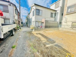 前面道路含む外観