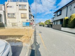 前面道路含む外観