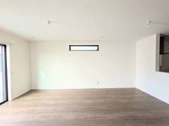 ご家族みんながゆったりくつろげる広々リビング。
