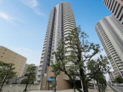 川口駅まで4分でアクセスできる立地は、マンションならでは。