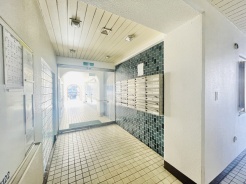 エントランス中