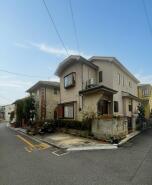 JR京浜東北・武蔵野線「南浦和」駅東口徒歩1分、提携駐車場もあります。エステート白馬南浦和店までお気軽にお問い合わせください。