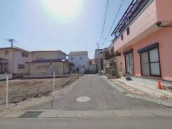 A号棟 前面道路含む現地写真
