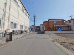 A号棟 前面道路含む現地写真
