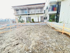 JR京浜東北・武蔵野線「南浦和」駅東口徒歩１分、提携駐車場もあります。エステート白馬南浦和店までお気軽にお問い合わせください。
