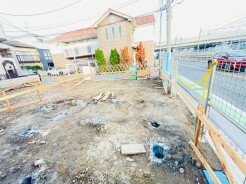 1号棟 JR京浜東北・武蔵野線「南浦和」駅東口徒歩１分、提携駐車場もあります。エステート白馬南浦和店までお気軽にお問い合わせください。
