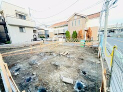 1号棟 基礎から完成済みの住まいまで、各工程をご確認いただけます。
