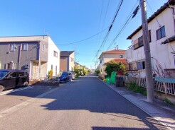 前面道路含む現地写真(古屋あり)
