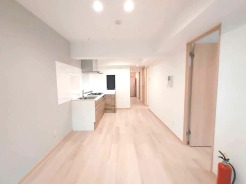 天井の高さと伸びやかな奥行きが、視覚的な広がりを生み出し、開放的なひとときを叶えます
