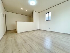 E号棟 お家の中心となるこの空間がご家族のコミュニケーションスペースになる筈です。
