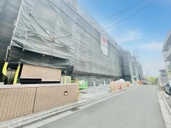 JR京浜東北・武蔵野線「南浦和」駅東口徒歩1分、提携駐車場もあります。エステート白馬南浦和店までお気軽にお問い合わせください。