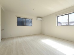 広がる空間に、心地よい光が満ちています
