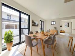 スクエアなお部屋なので、家具の配置がしやすいですね！
※
CGで家具を配置しております。家具配置のイメージにご覧ください。
