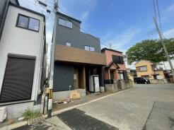 1号棟 現地外観(建設中)
