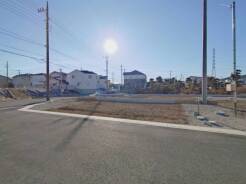 前面道路含む外観