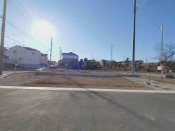 前面道路含む外観