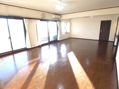 開放感と採光にこだわった広々ＬＤＫ。
