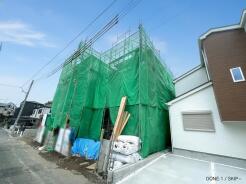 JR京浜東北・武蔵野線「南浦和」駅東口徒歩１分、提携駐車場もあります。エステート白馬南浦和店までお気軽にお問い合わせください。
