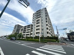 こちらのマンションは、全290戸の大規模マンションです。キッズルーム等の共用施設が充実！
