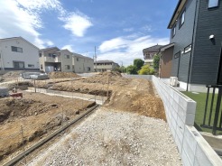 現地土地外観
基礎から完成済みの住まいまで、各工程をご確認いただけます。
