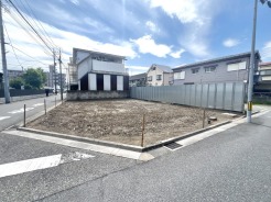 JR京浜東北・武蔵野線「南浦和」駅東口徒歩１分、提携駐車場もあります。エステート白馬南浦和店までお気軽にお問い合わせください。
