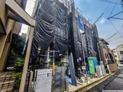 JR京浜東北・武蔵野線「南浦和」駅東口徒歩１分、提携駐車場もあります。エステート白馬南浦和店までお気軽にお問い合わせください。
