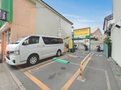 JR京浜東北・武蔵野線「南浦和」駅東口徒歩１分、提携駐車場もあります。エステート白馬南浦和店までお気軽にお問い合わせください。
