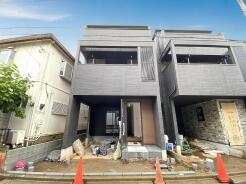 JR京浜東北・武蔵野線「南浦和」駅東口徒歩1分、提携駐車場もあります。エステート白馬南浦和店までお気軽にお問い合わせください。