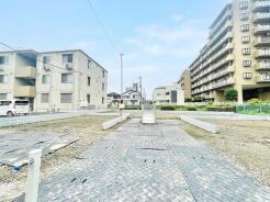 JR京浜東北・武蔵野線「南浦和」駅東口徒歩1分、提携駐車場もあります。エステート白馬南浦和店までお気軽にお問い合わせください。