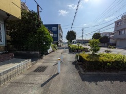 前面道路含む現地写真(建物あり)
