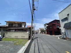 前面道路含む外観