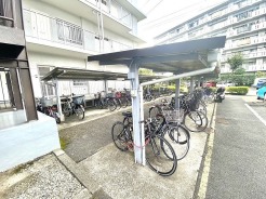 敷地内に駐輪場があります。
