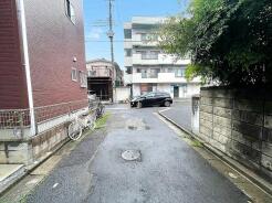 前面道路含む現地写真(現状古家付き)
