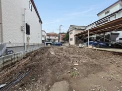 JR京浜東北・武蔵野線「南浦和」駅東口徒歩１分、提携駐車場もあります。エステート白馬南浦和店までお気軽にお問い合わせください。

