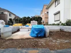 JR京浜東北・武蔵野線「南浦和」駅東口徒歩1分、提携駐車場もあります。エステート白馬南浦和店までお気軽にお問い合わせください。
